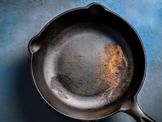 Rengör bränd kastrull eller stekpanna