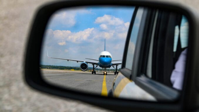 Så kan du snabbt hitta parkering på flygplatser i Sverige illustration