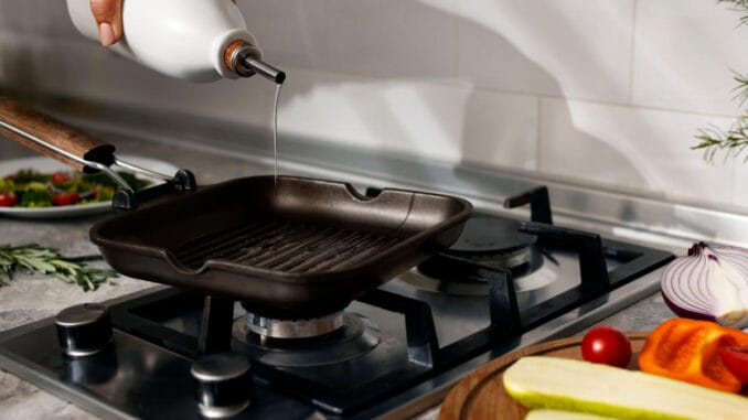 Tips till att få din gjutjärnspanna som ny igen