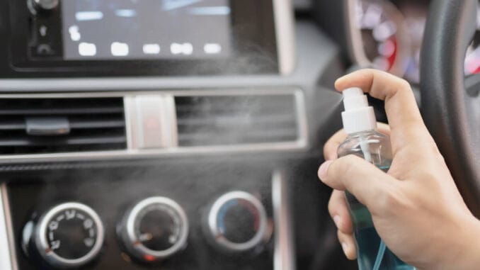 Så får du bilen att dofta nybilsdoft igen! illustration