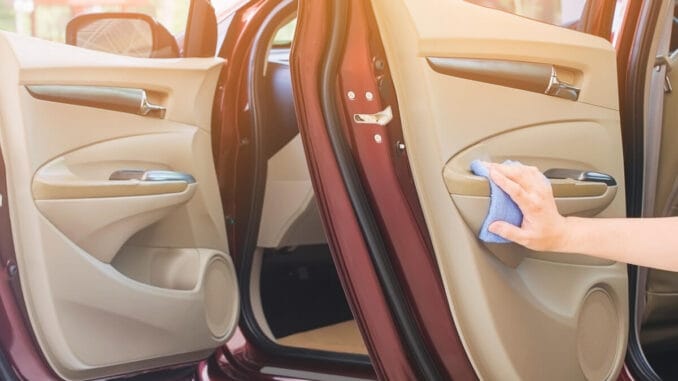 Få bort kräklukt i bilen – så enkelt gör du! Få bort kräklukt i bilen – så enkelt gör du! illustration